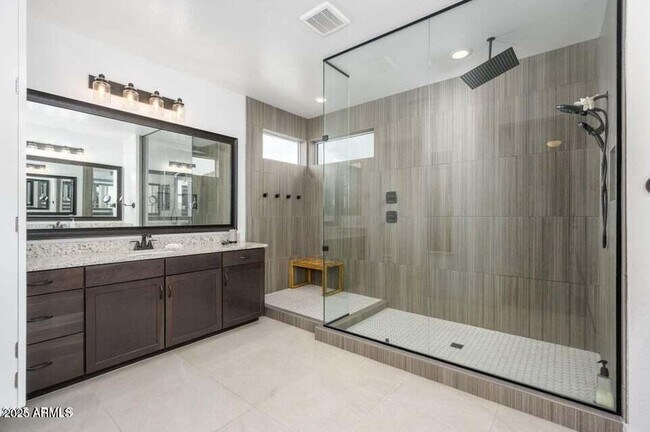 Building Photo - 1221 E Paseo Way