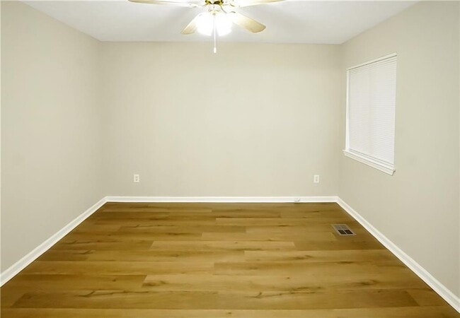Building Photo - 5847 Trent Walk Dr