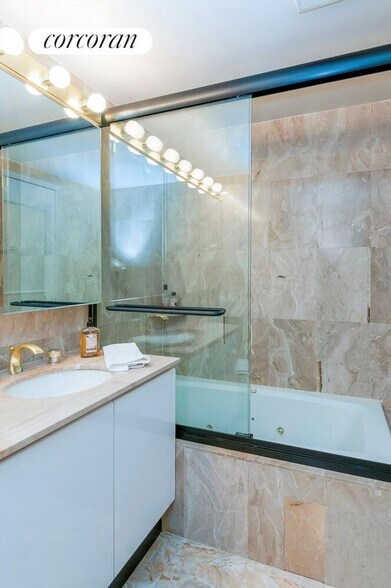 Building Photo - 422 E 72nd St