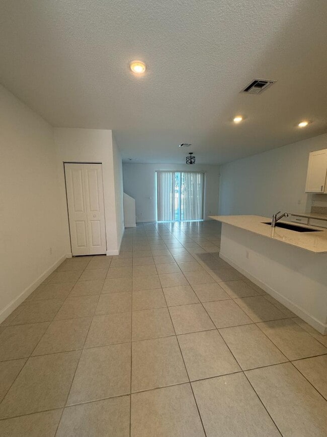 Building Photo - 4641 Meyerson Pl