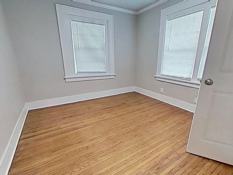 Building Photo - 124 N Yorktown Ave