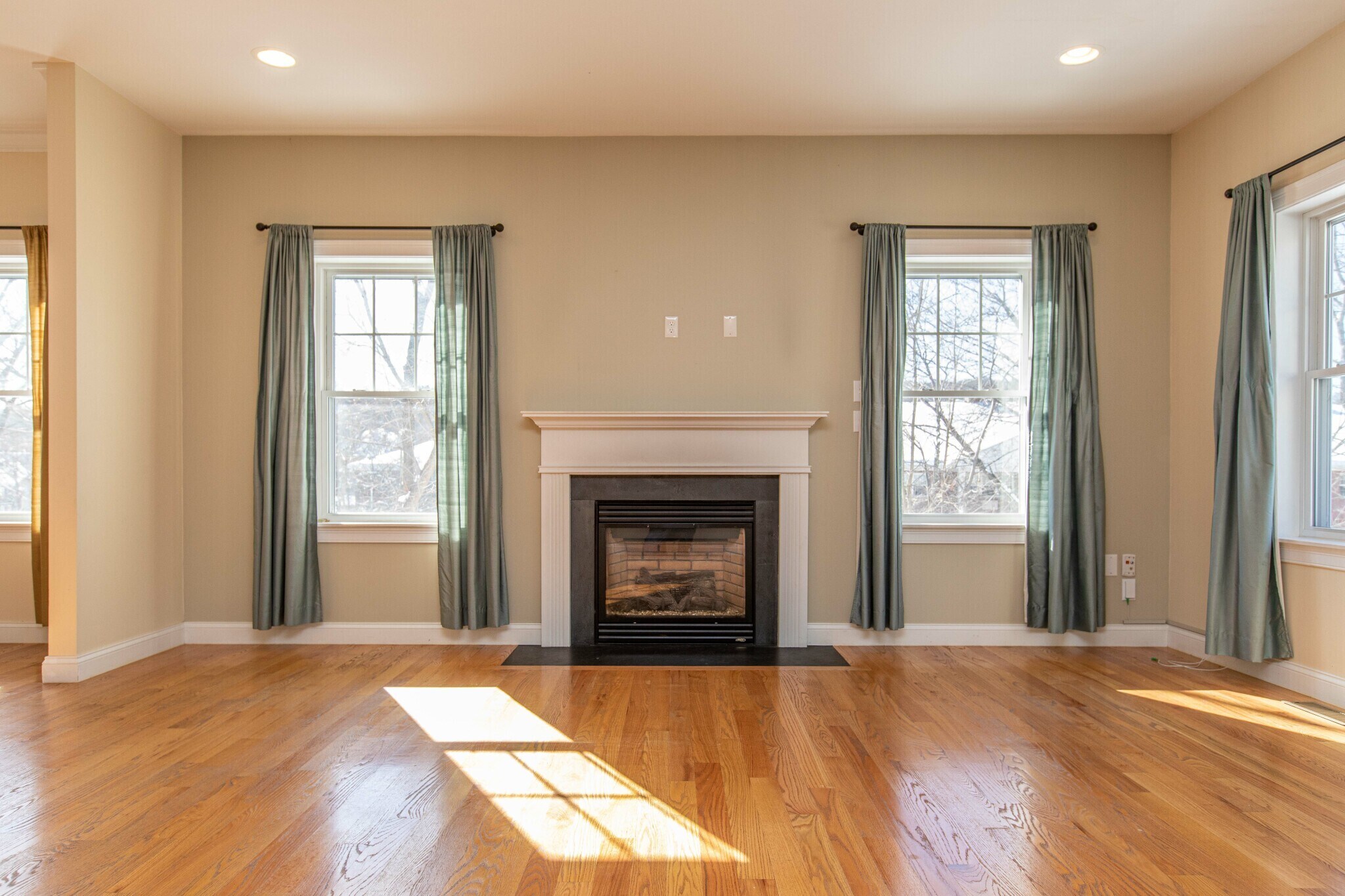 Building Photo - 8 Summer Hill Cir