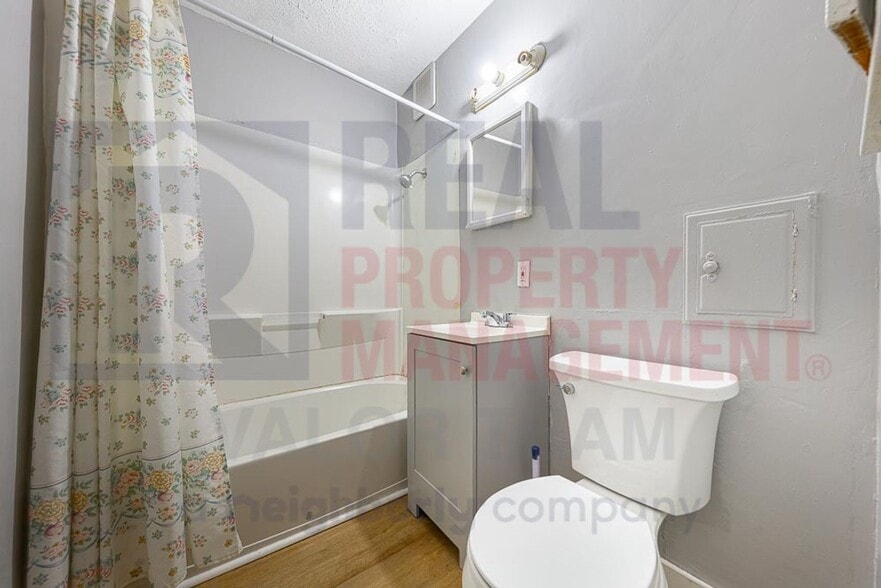 Building Photo - Cozy 3 Bed 1 Bath Single Family Home