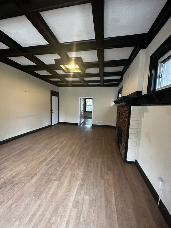 Building Photo - 322 Roup Ave