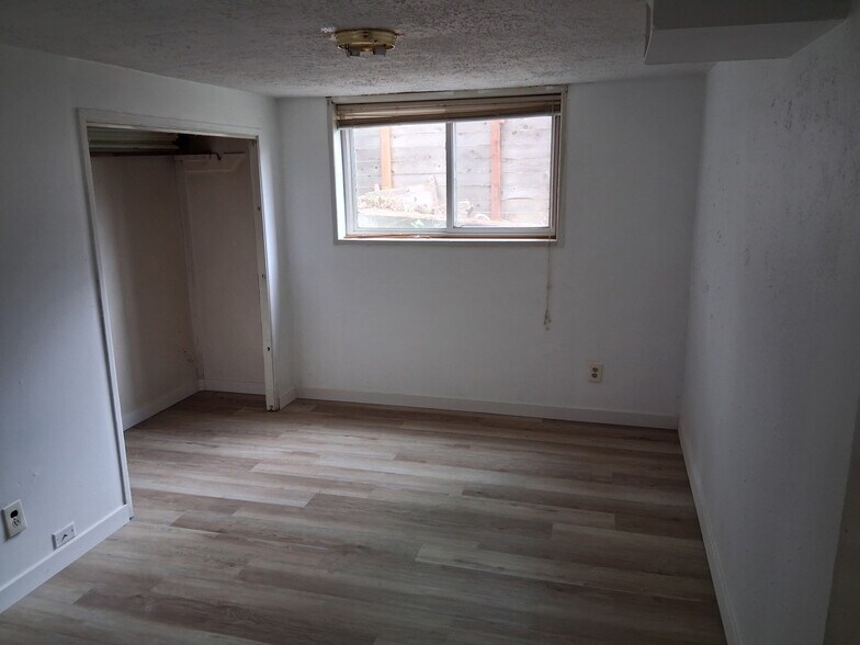 Building Photo - 8128 NE Beech St