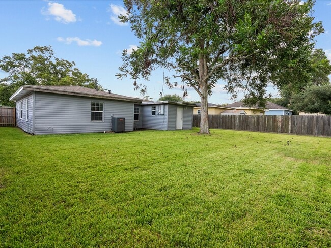 Building Photo - 2512 Jackson