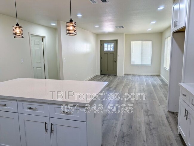 Building Photo - 1358 N Murray St