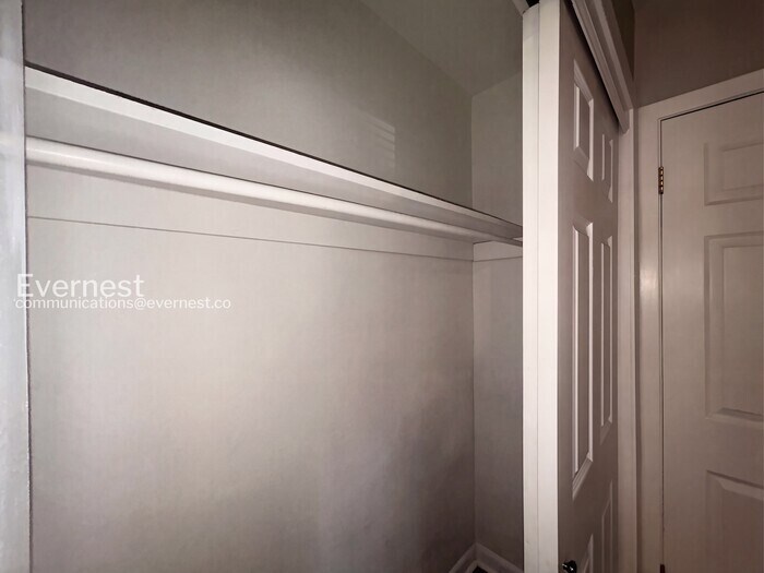 Building Photo - 8694 Yorktown Dr