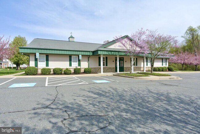 Building Photo - 2107 Mardic Dr