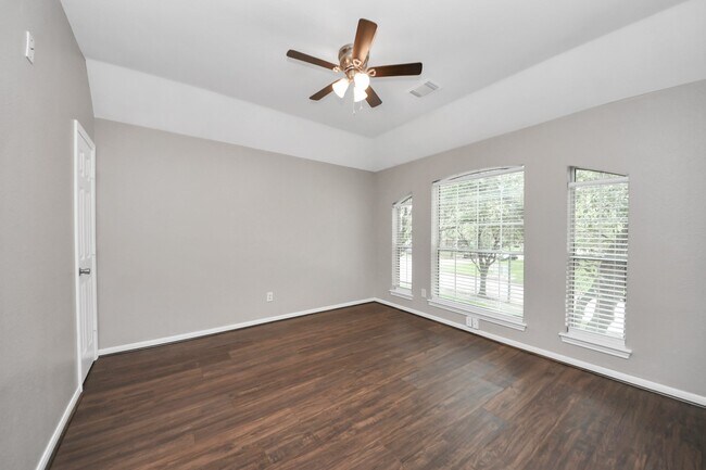 Building Photo - 1302 Raintree Cir