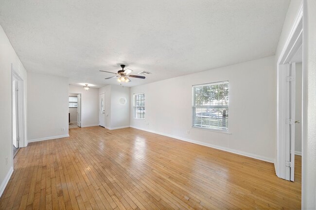 Building Photo - 404 Milwaukee St