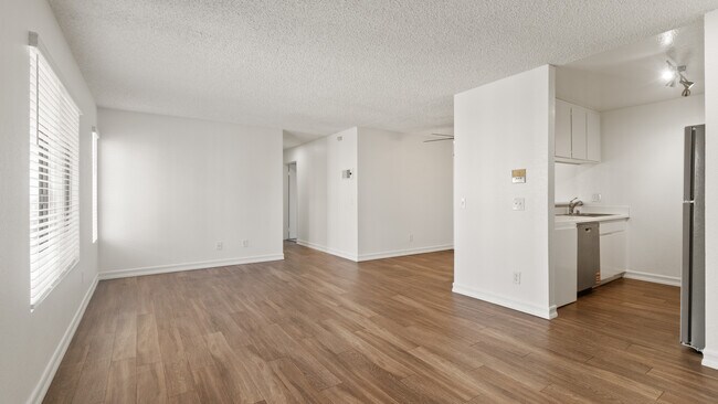 Building Photo - Villa Temecula Apartments