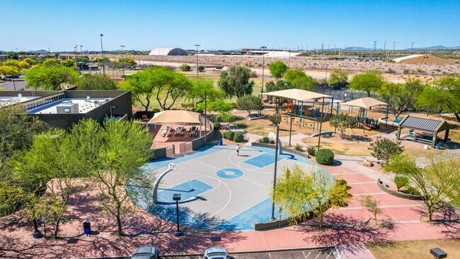 Building Photo - 2-bedroom 2 bath condo in Gated Community ...
