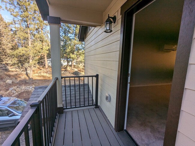 Building Photo - Nearly new 2 bedroom 1 bath detached ADU with a double-car garage and a private fenced backyard