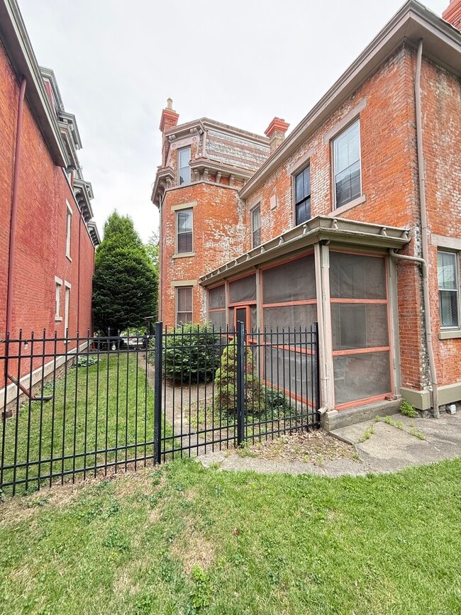 Building Photo - 2410 Ashland Ave