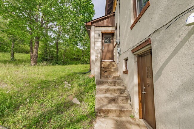 Building Photo - 3 Bedroom/1 Bath Townhouse - Kingsport, TN
