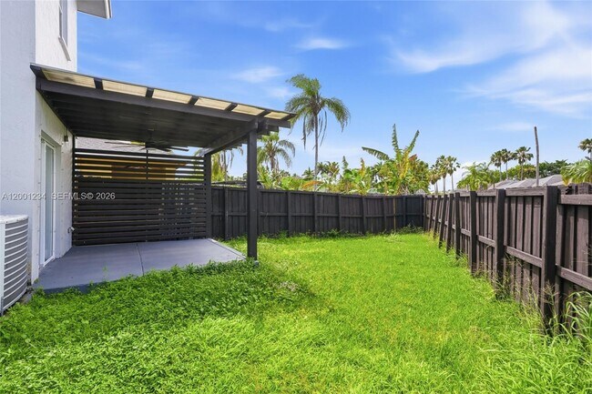 Building Photo - 902 SW 8th Pl