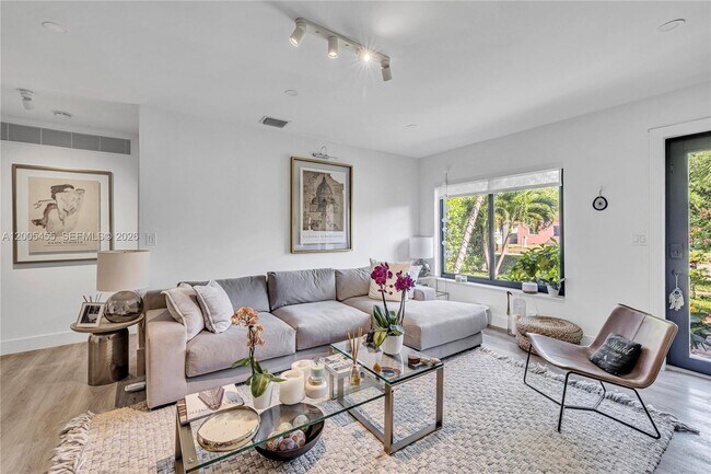 Building Photo - 3030 SW 2nd Ave