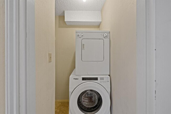 Building Photo - 203 E 31st St