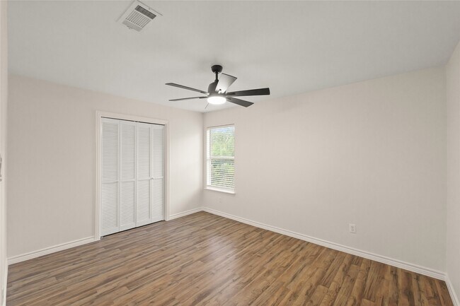 Building Photo - 3711 Fernview Dr