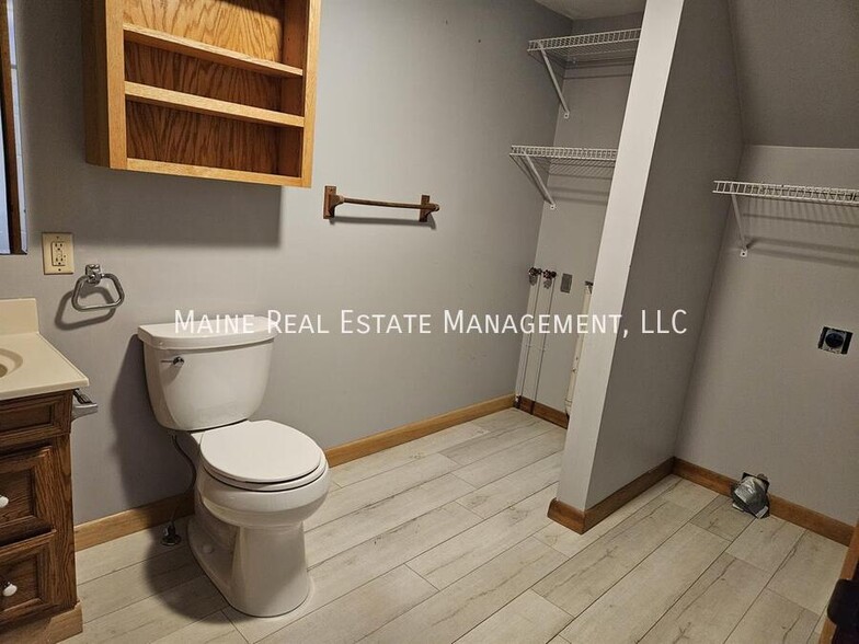 Building Photo - 944 Fuller Rd
