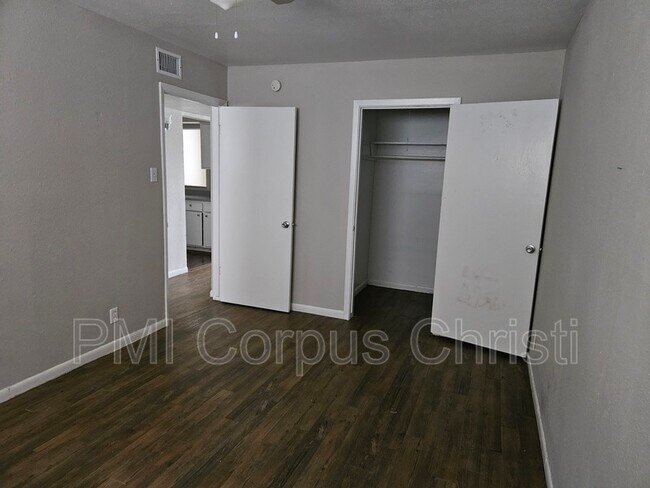 Building Photo - 3253 S Staples St