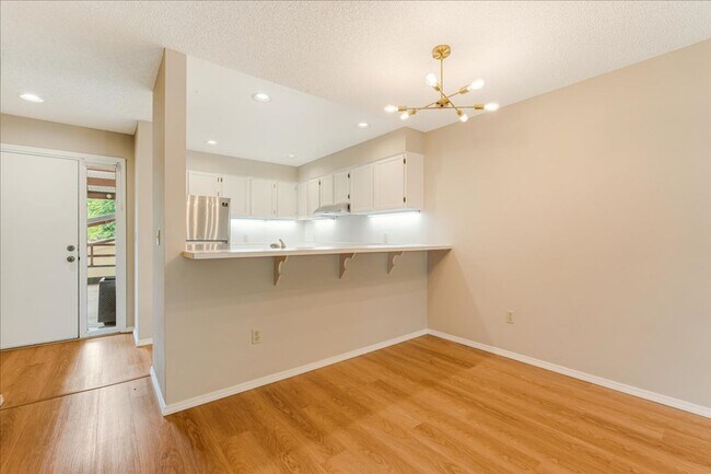Building Photo - 5150 S Landing Dr