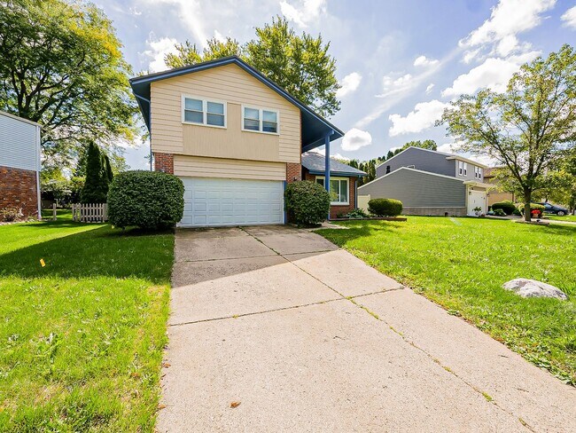 Building Photo - 42195 Park Ridge Rd
