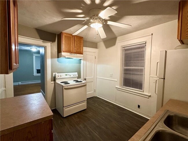 Building Photo - 10 Lachance St