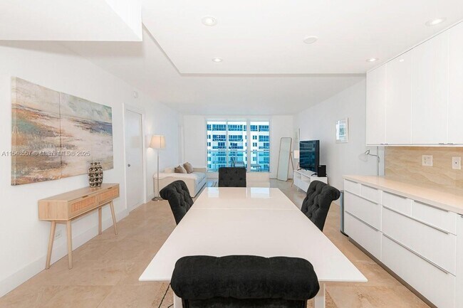 Building Photo - 2301 Collins Ave