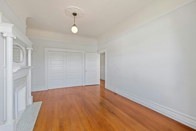 Building Photo - 263-267 South Van Ness Avenue, Unit 267