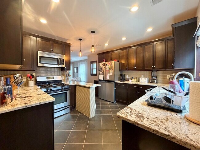 Building Photo - 52 Sheridan Ave