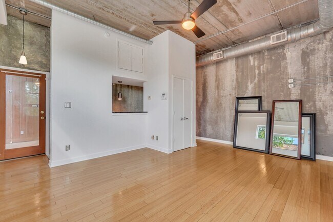 Building Photo - 536 Selma St