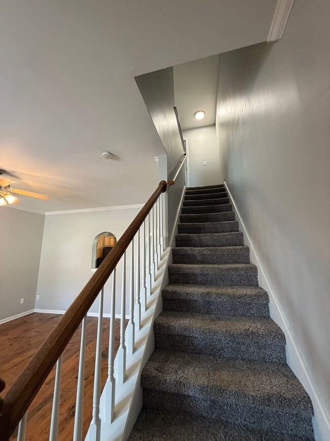 Building Photo - 2 Bedroom Brick Townhome in Franklin,TN's Desirable Hardison Hills Community