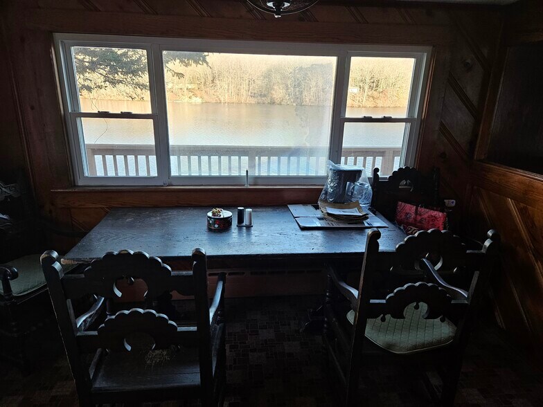 Kitchen dining with views - 66 Long Pond Rd S