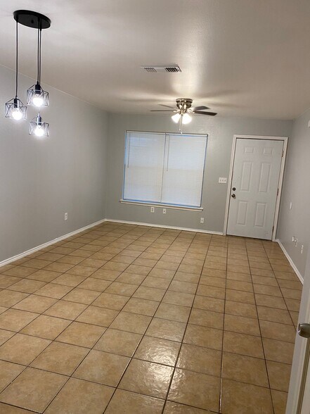 Building Photo - 1319 Nesmith St