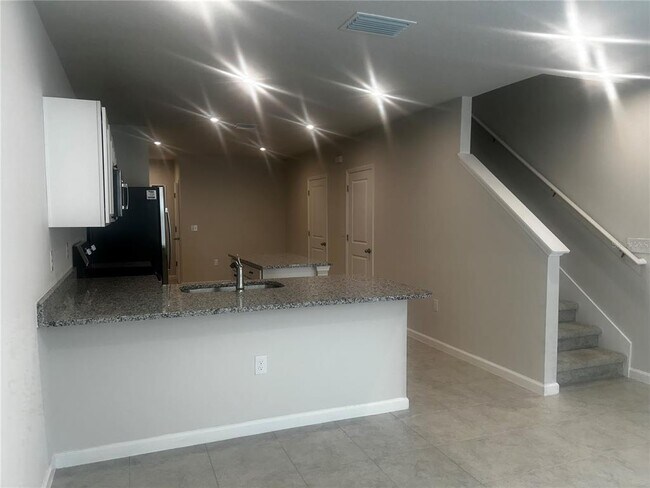 Building Photo - 14124 Crimson Ave