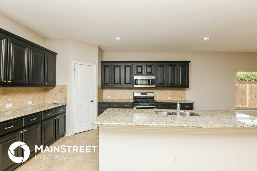 Building Photo - 2921 Cedar Ridge Ln