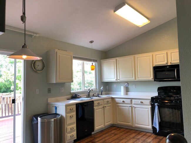 Building Photo - Immaculate Four bed three bath tri-level home in Brandywine with finished basement!