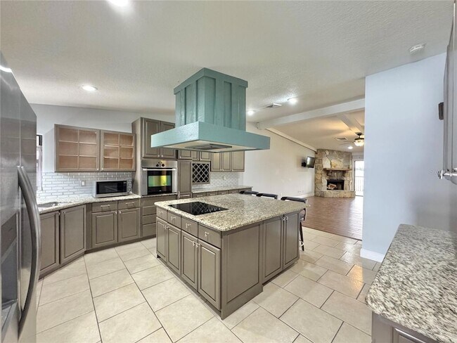 Building Photo - 2410 Hartridge Point Dr W