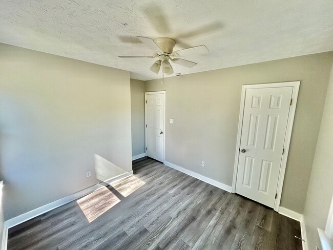 Building Photo - 9089 Pine Hill Rd