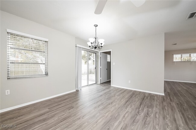 Building Photo - 744 Pineland Ave