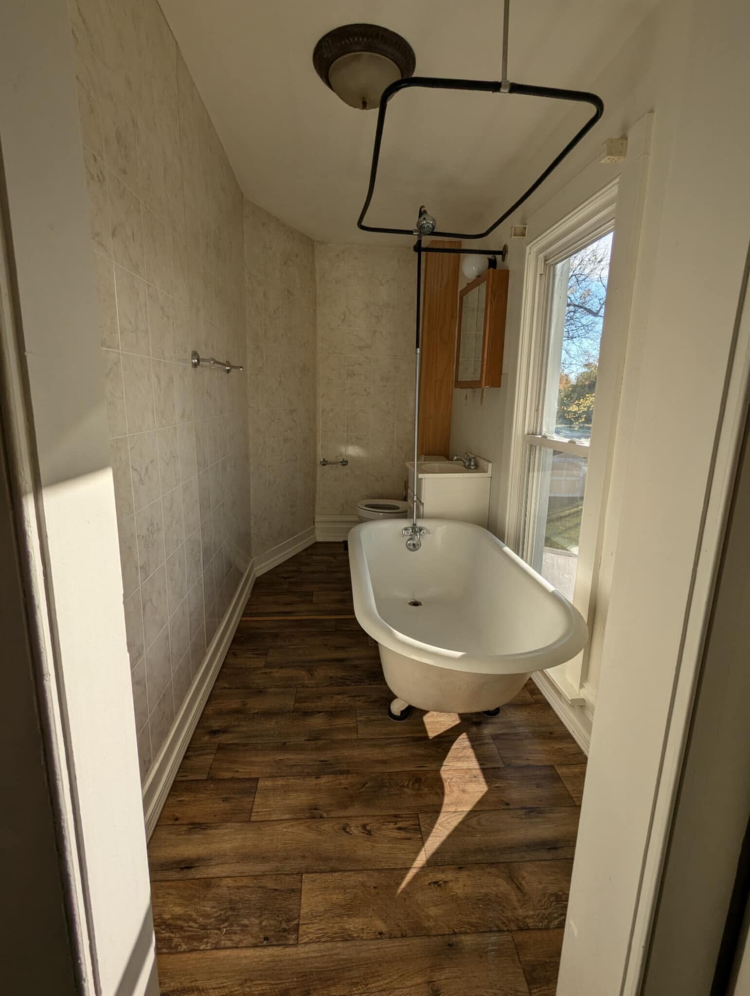 Building Photo - 709 E 2nd St