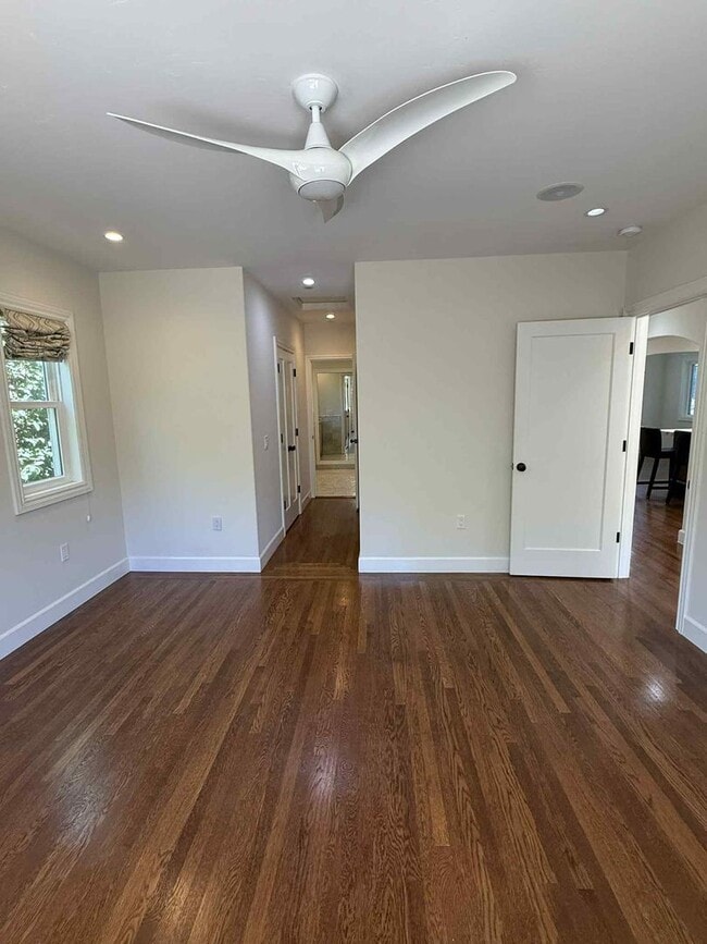 Building Photo - Redwood City Hillside Retreat – 4BR, 3BA w...