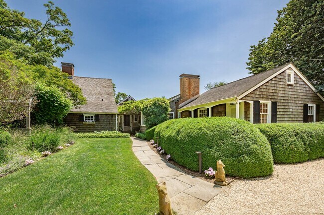 Building Photo - 265 Mecox Road