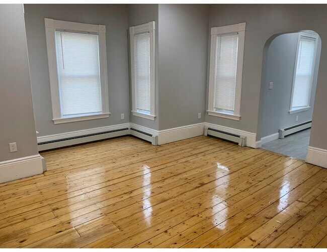 Building Photo - 153 Chestnut St