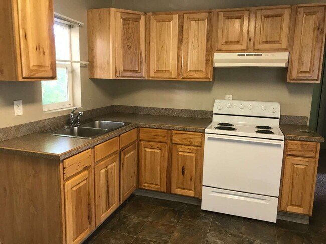 Building Photo - Two bedroom in great Ogden Location!