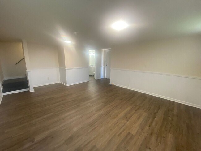 Building Photo - Expansive, Custom Home on East Bay!