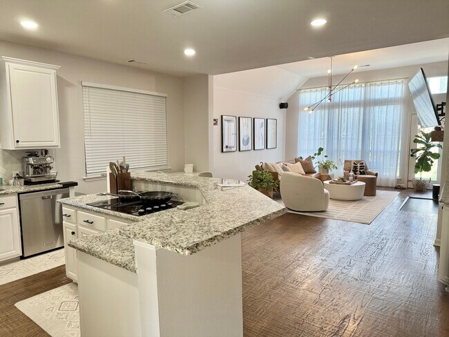 Building Photo - 2414 Thorntree Dr