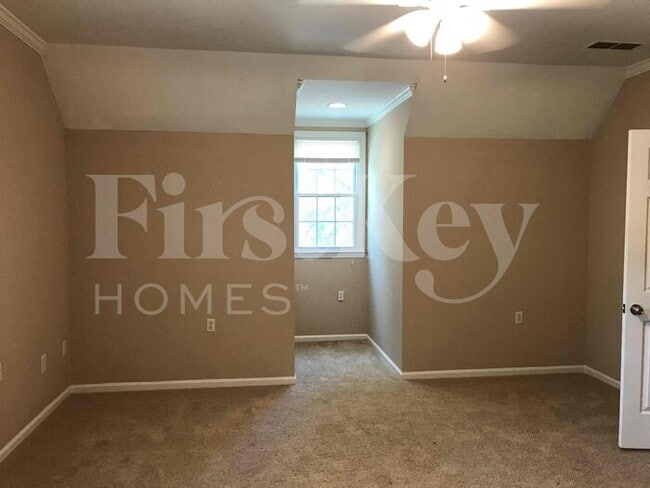 Building Photo - 1609 Flat Rock Dr SW